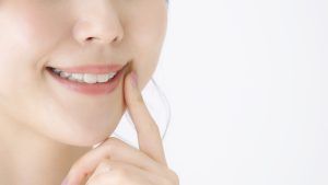 アジアの若い女性に対する歯科ケア